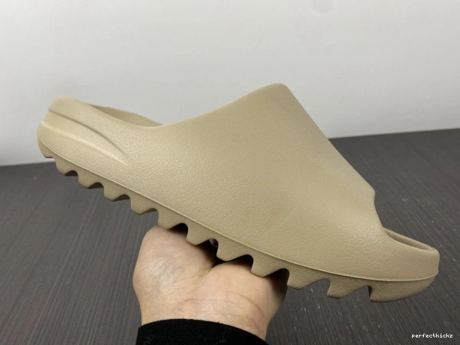 Slide Yeezy Pure GW1934 Adidas 0801